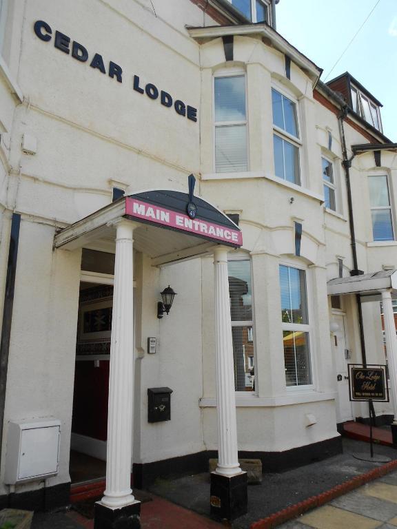 Cedar Lodge Hotel Exeter Exterior photo